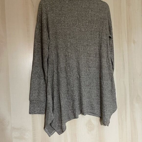 Maurices gray knit top, size large - Picture 11 of 12